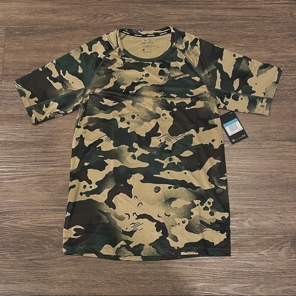 Nike Other - Nike Camo Print Shirt sz M